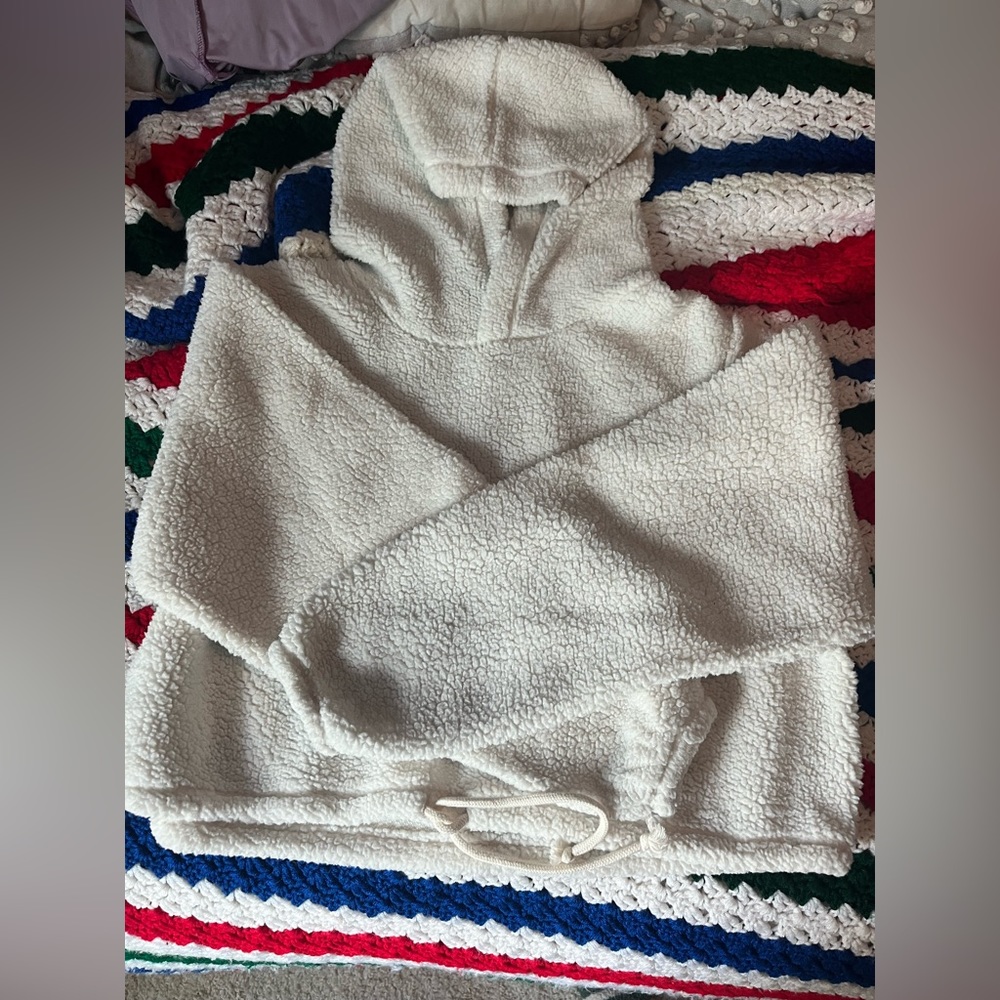 Comfy white sweatshirt